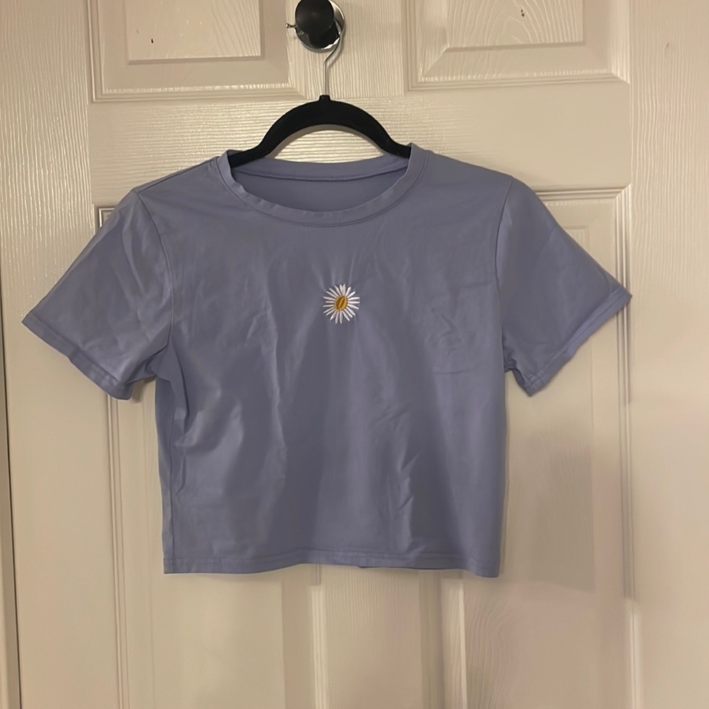 light purple; embroidered daisy; crop romwe tee